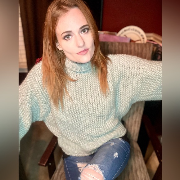 H&M Sz Sm crocheted light aqua oversized sweater! Super cute find for fall 🤩 - Picture 4 of 7